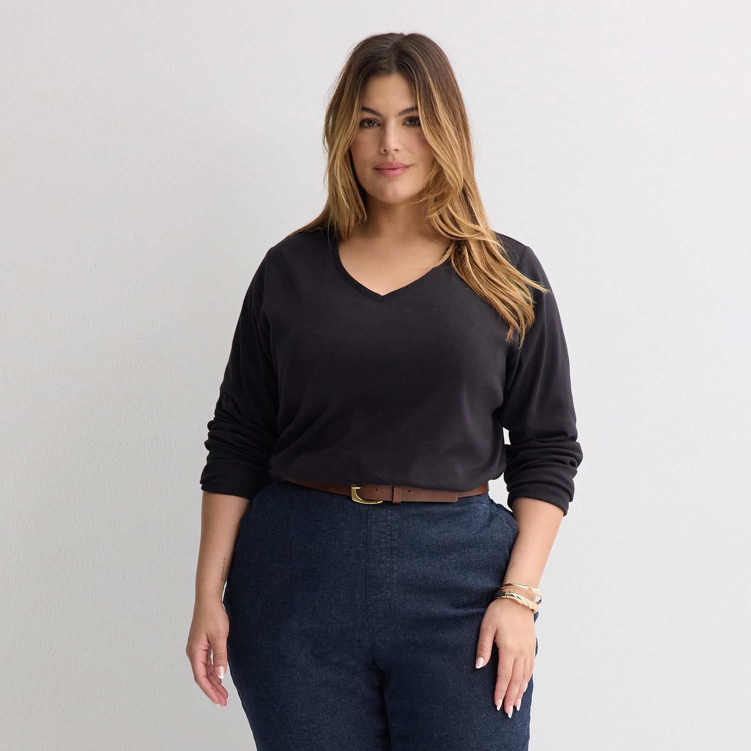 Женские топы Plus Size Croft & Barrow® Essential V-Neck Top, цвет: Чёрный