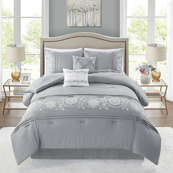 Coordinating Your Comforter Set With Your Throw Pillows – ONE