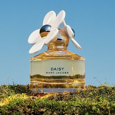 Daisy Eau de Toilette with Wild Berries, White Violet & Sandalwood Notes