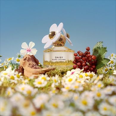 Daisy Eau de Toilette with Wild Berries, White Violet & Sandalwood Notes