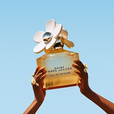 Daisy Eau So Intense Eau de Parfum with Strawberry, Golden Honey, Vanilla & Moss