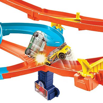 Hot Wheels Auto Lift Expressway Track and Toy Cars Playset