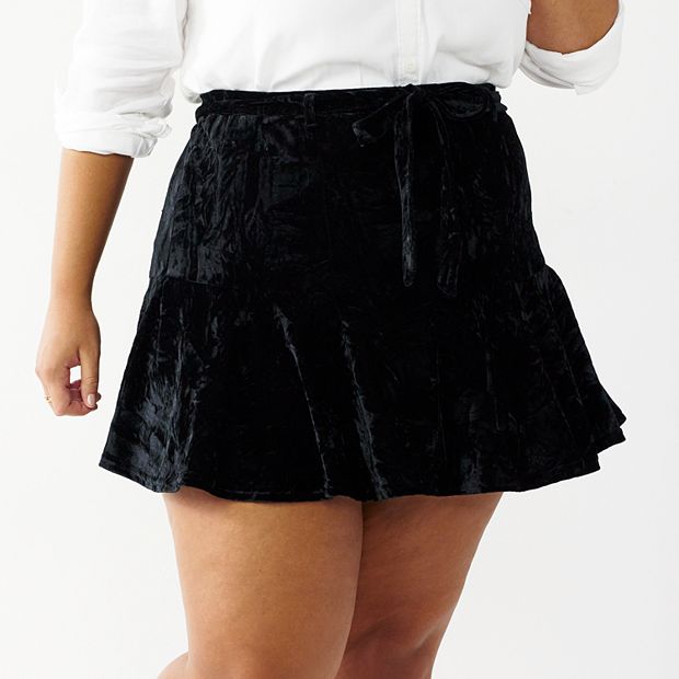 Juniors Plus Size SO Flounce Mini Skirt