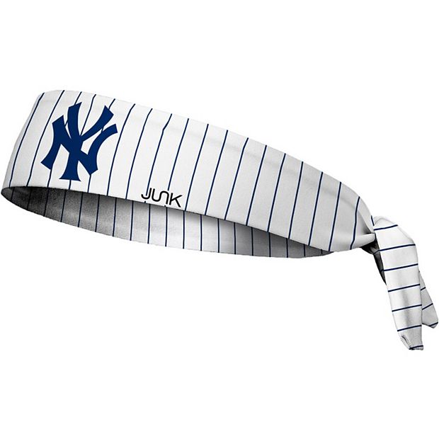 Newborn & Infant White New York Yankees Personalized Medium Gift Basket