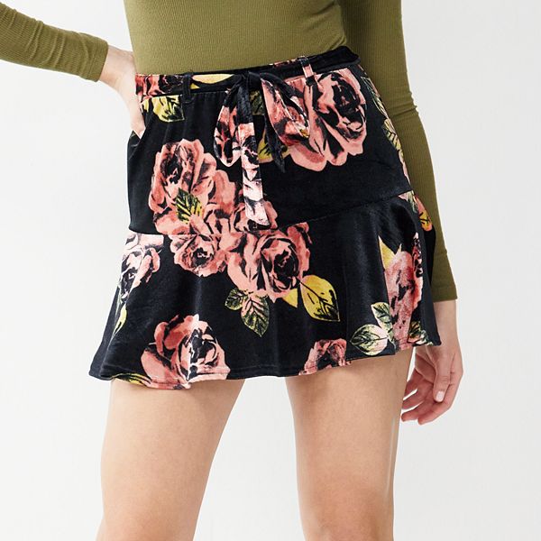 Juniors' SO® Flounce Mini Skirt