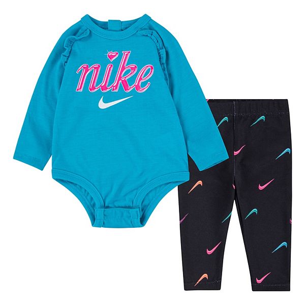 Nike newborn hot sale girl clothes