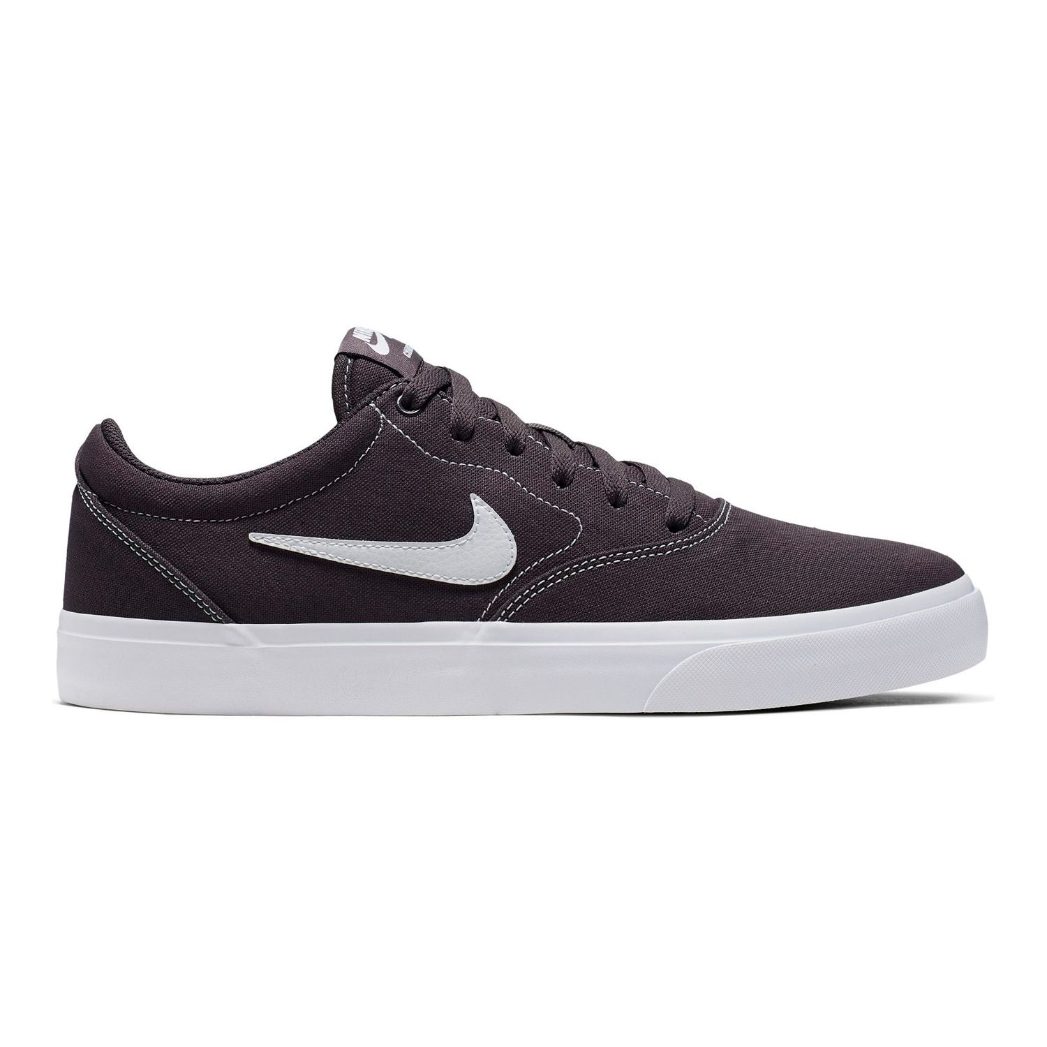 black nike skate trainers