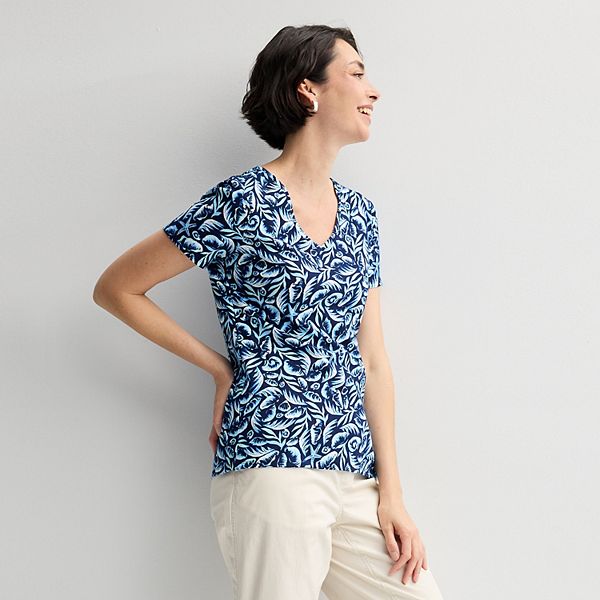 Petite Croft & Barrow® Essential V-Neck Tee - Blue Tropical Palm (XS PETITE)