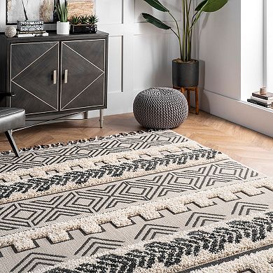 nuLOOM Zuri Shaggy Banded Tribal Rug