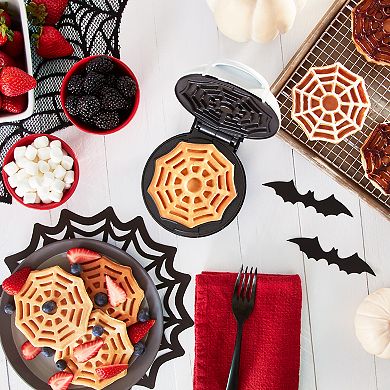 Dash Spider Web Mini Waffle Maker