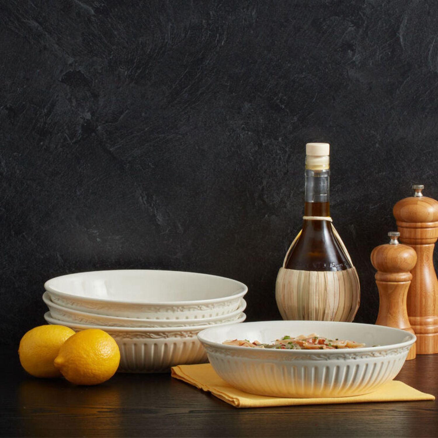 Mikasa Set 4 Ciotole Per Pasta Traliccio Bianco - Bone China, Design Moderno, 20 Cm, Lavastoviglie