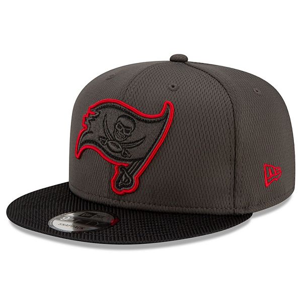 TAMPA BAY BUCCANEERS SIDELINE ADJUSTABLE VISOR — Hats N Stuff