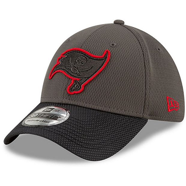 Men's New Era Pewter/Black Tampa Bay Buccaneers 2021 NFL Sideline Road  39THIRTY Flex Hat