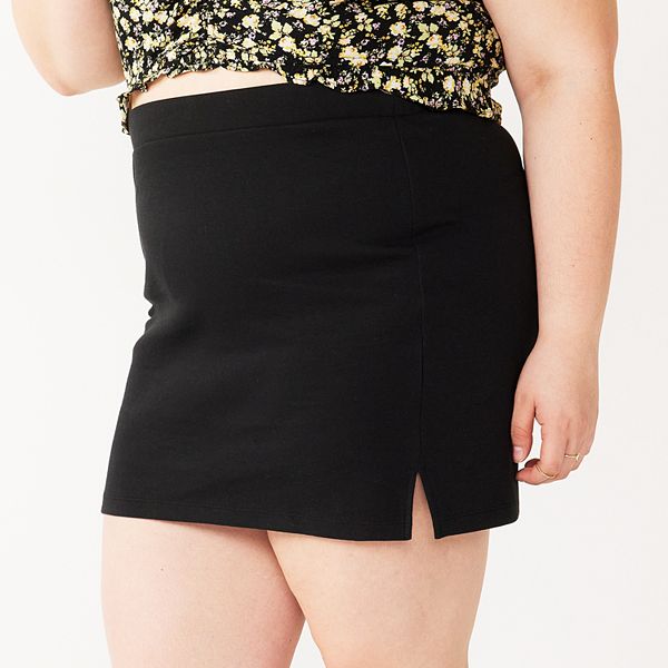 Juniors Plus Size SO Slit Mini Skirt