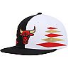 Men's Mitchell & Ness Black/White Chicago Bulls Diamond Cut Snapback Hat