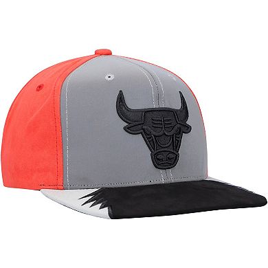 Men's Mitchell & Ness Gray/Red Chicago Bulls Day 5 Snapback Hat