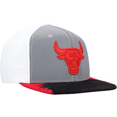 Men's Mitchell & Ness Gray/White Chicago Bulls Day 5 Snapback Hat