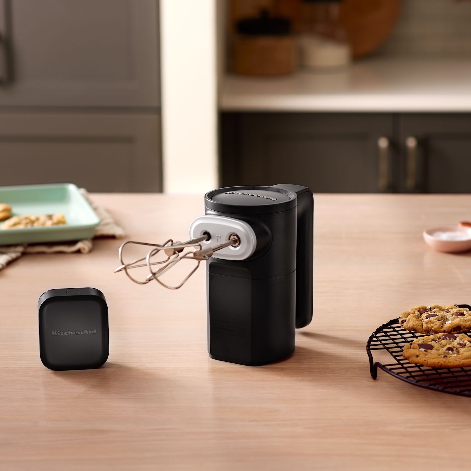 KitchenAid Go KHMR700 Cordless Hand Mixer - Thumbnail 2