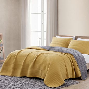Avondale Manor Terri Quilt Set with Shams