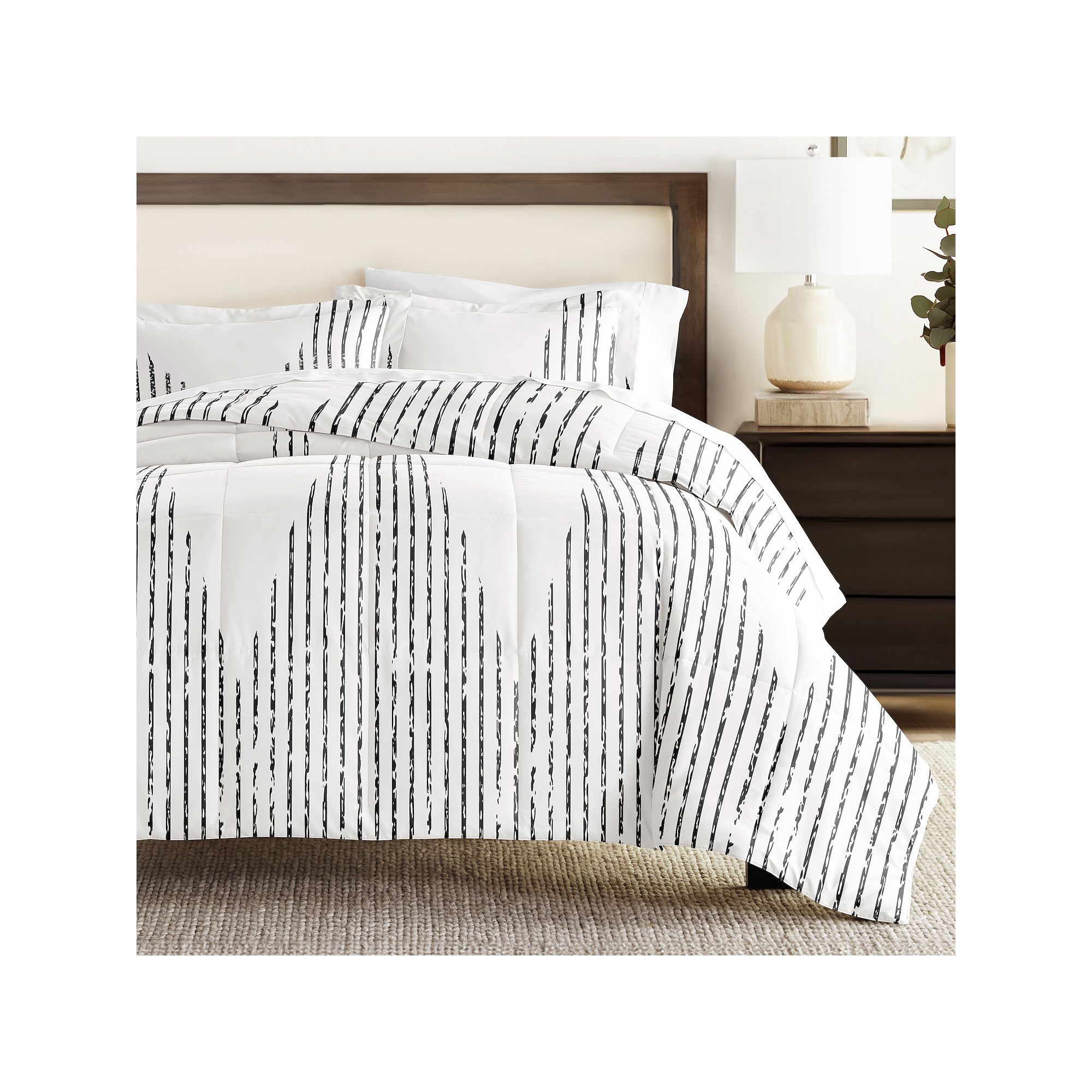 Home Collection Premium Ultra Soft Diamond Stripe Down-Alternative Comforte