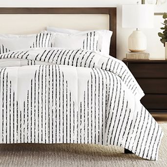 Home Collection Premium Ultra Soft Diamond Stripe Down-Alternative Comforter