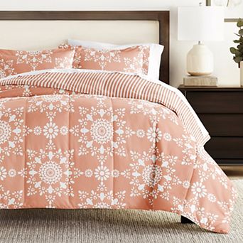 Home Collection Premium Ultra Soft Daisy Medallion Reversible Down-Alternative Comforter