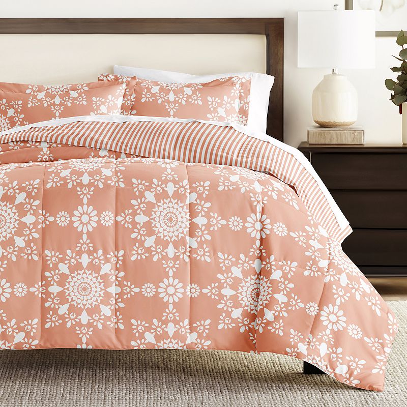 Home Collection Premium Ultra Soft Daisy Medallion Reversible Down-Alternat