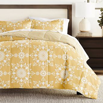 Home Collection Premium Ultra Soft Daisy Medallion Reversible Down-Alternative Comforter