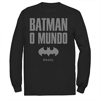 Men's Batman: O Mundo Word Stack Icon Tee