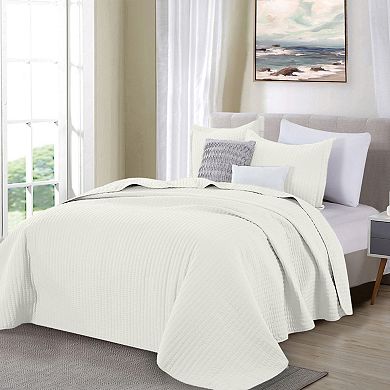 Madelinen® Alicia Basket Weave Quilt Set with Shams