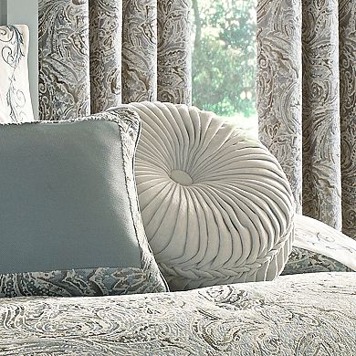 Five Queens Court Garrison White Tufted Round Decorative Throw Pillow