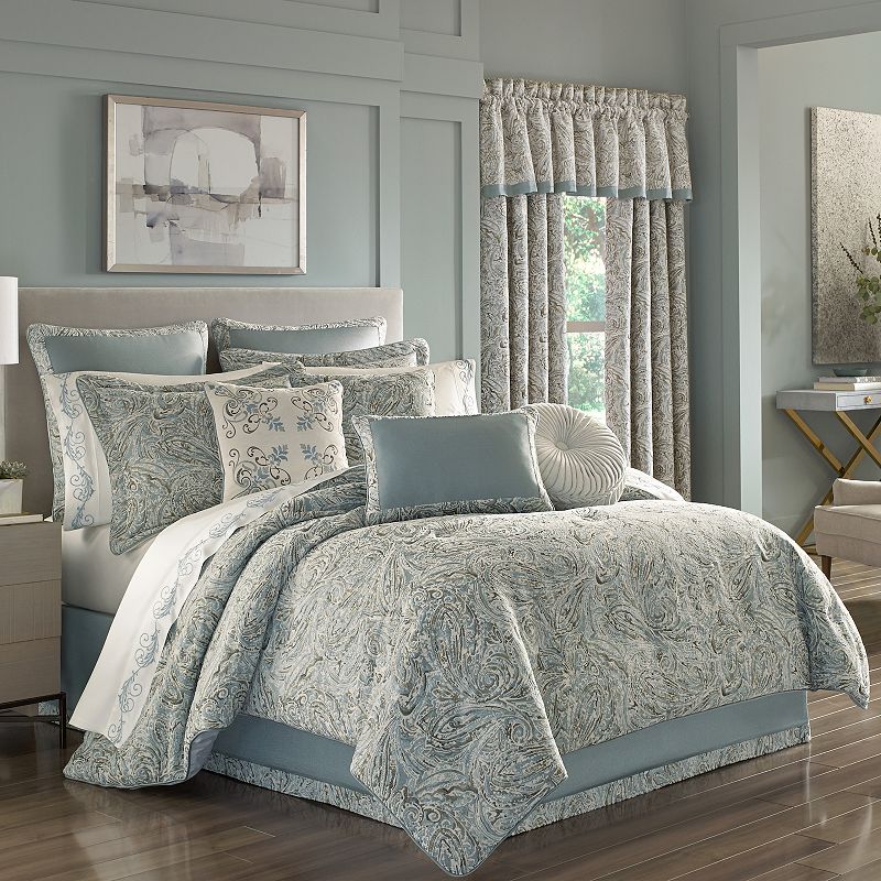 J Queen New York Giovani 4 Piece Woven Paisley Print Polyester King Comforter Set  Spa