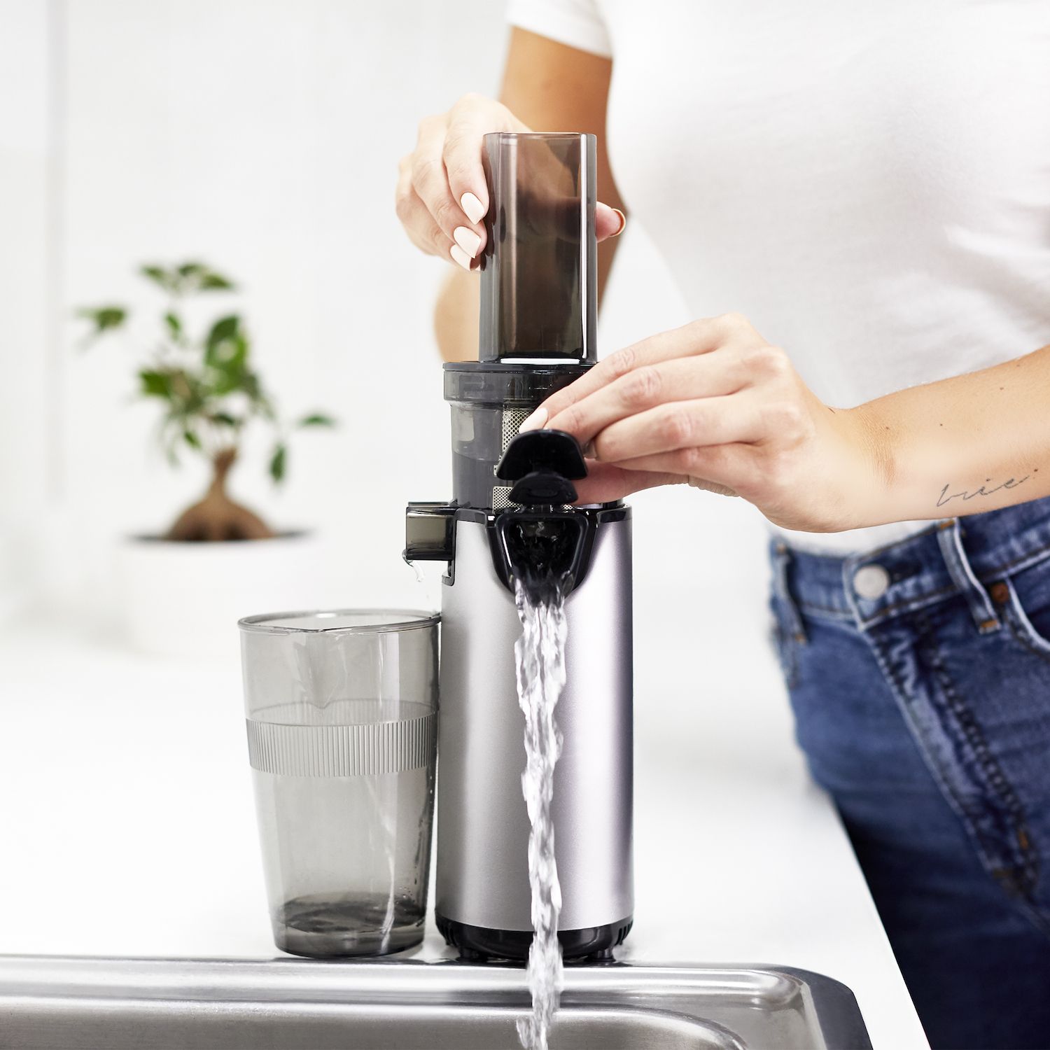 Dash Compact Cold Press Power Juicer❗MAY HAVE MISSING PIECES/NEEDS CLEANING❗