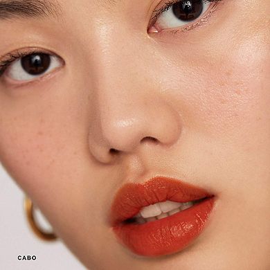 Signature Lip Lightweight Lipstick