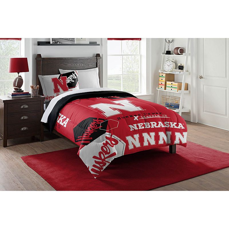 The Northwest Nebraska Cornhuskers Twin Comforter with Sham, Multicolor