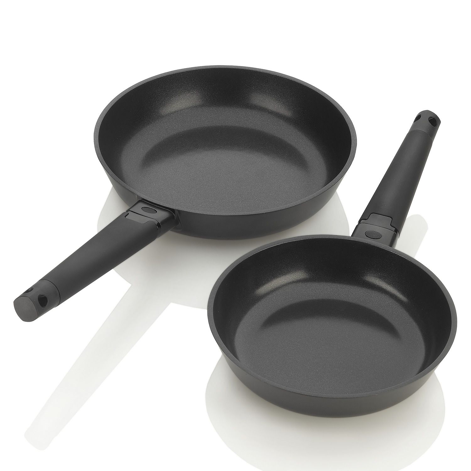  Wolfgang Puck 3-Piece Stainless Steel Skillet Set,  Scratch-Resistant Non-Stick Coating, Includes a Large and Small Skillet,  Clear Tempered-Glass Lid, Cool Touch Handles, Extra-Wide Rims: Home &  Kitchen