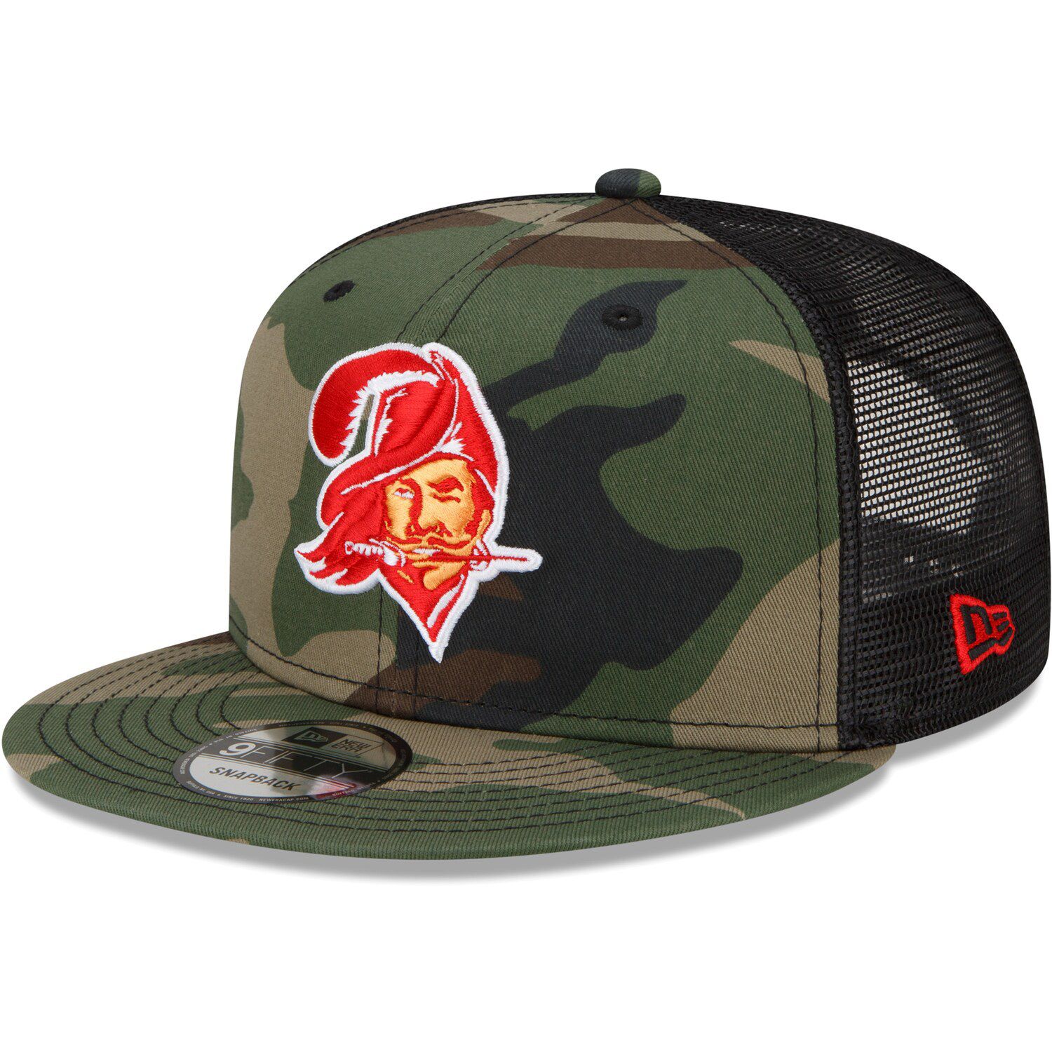 Youth New Era Black/Camo Tampa Bay Buccaneers 2022 Salute to Service 9FORTY Snapback Trucker Hat