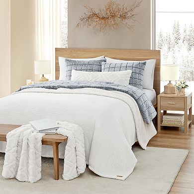Koolaburra by UGG Pina Sherpa Plush Blanket