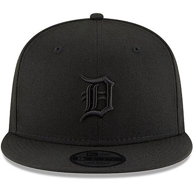 Men's New Era Detroit Tigers Black on Black 9FIFTY Snapback Hat