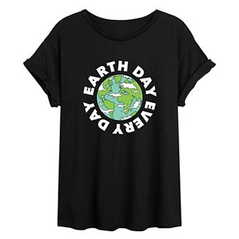 Juniors' Earth Day Every Day Oversized Graphic Tee