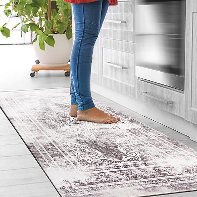 World Rug Gallery Distressed Traditional 18'' x 47'' Anti-Fatigue Mat