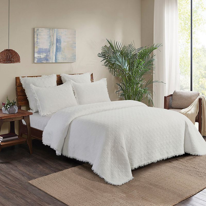 C&F Home Trellis Quilt Set with Shams, White, Full/Queen