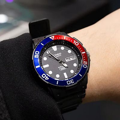 Casio Men's Sport Analog Rotating Bezel Resin Strap Watch - MRW230H
