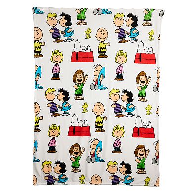Peanuts 46" x 60" Throw Blanket
