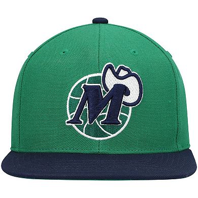 Men's Mitchell & Ness Green/Navy Dallas Mavericks Hardwood Classics Team Two-Tone 2.0 Snapback Hat