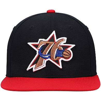 Men's Mitchell & Ness Black/Red Philadelphia 76ers Hardwood Classics Team Two-Tone 2.0 Snapback Hat