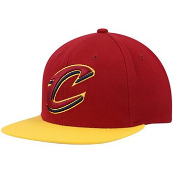 Men's Mitchell & Ness Wine/Gold Cleveland Cavaliers Team Two-Tone 2.0 Snapback Hat