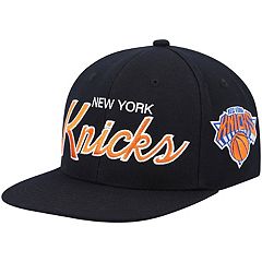 Men's Antigua White New York Knicks Team Logo Victory Pullover Hoodie