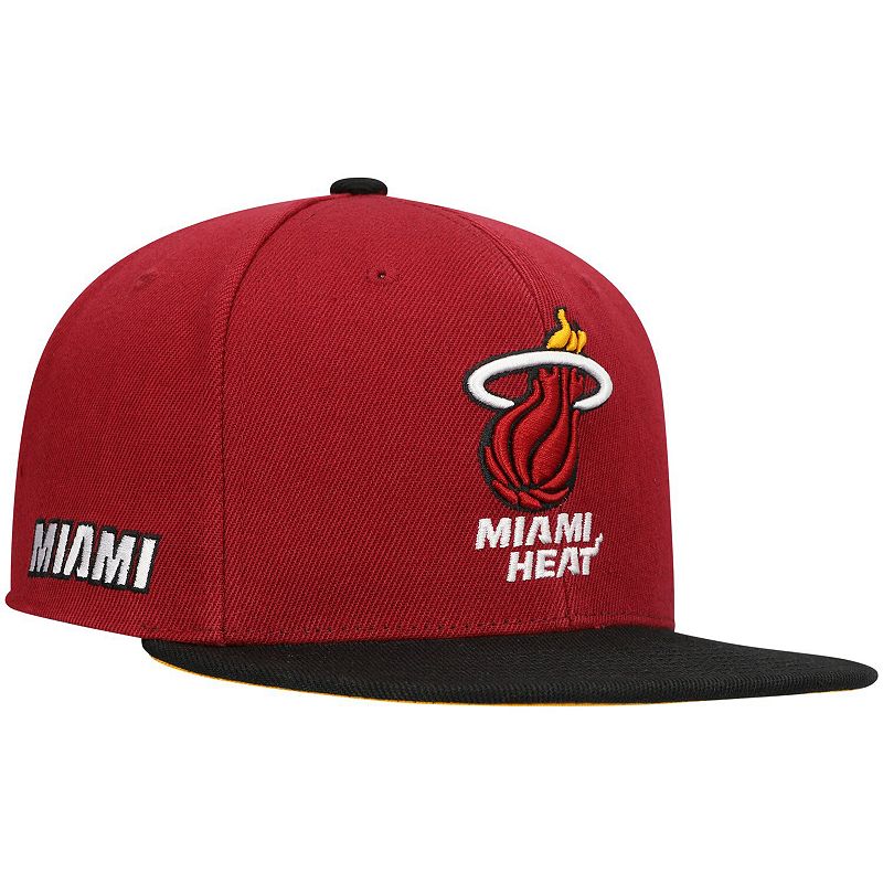 Mens Mitchell & Ness Red Miami Heat Core Side Snapback Hat