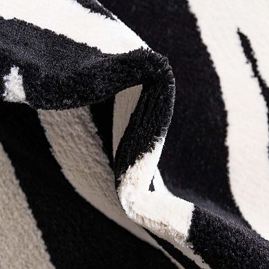Unique Loom Okapi Wildlife Rug